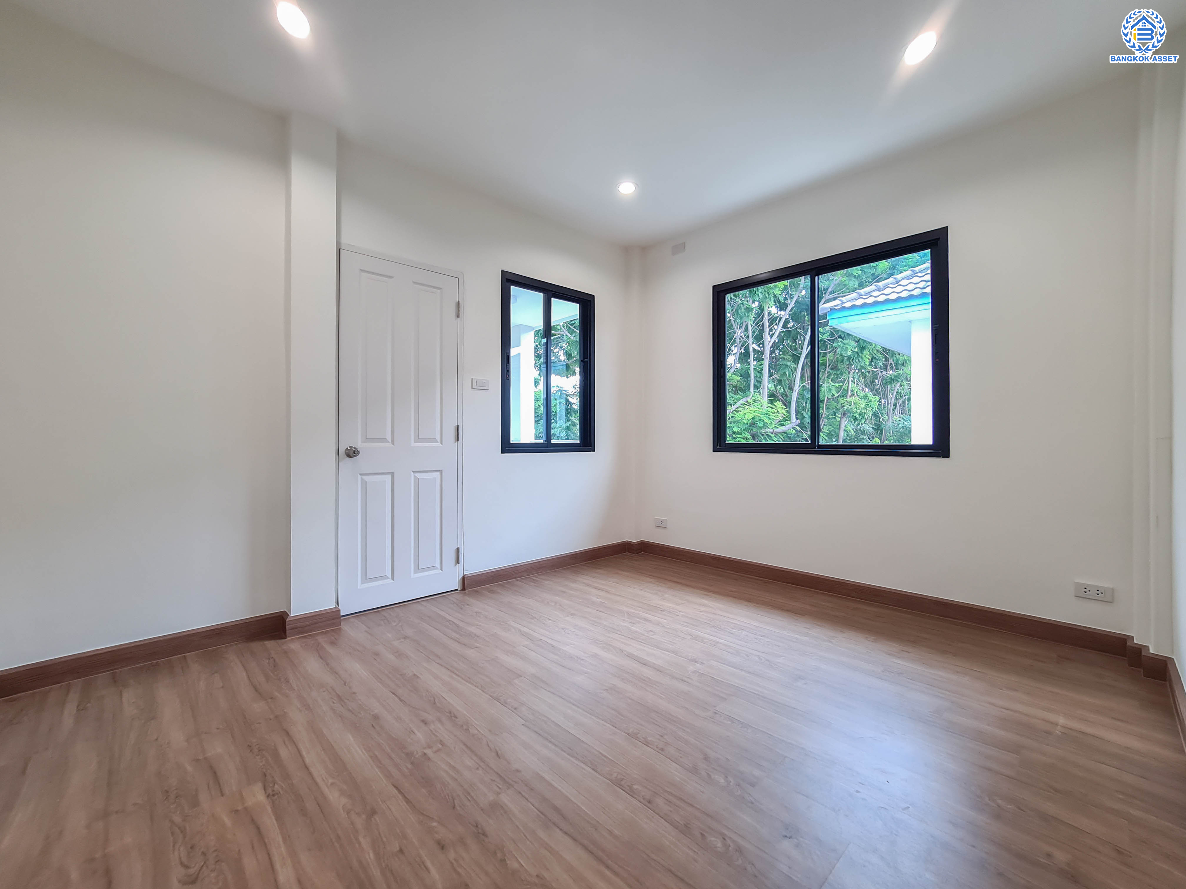 บ้านมือสองตกแต่งใหม่ แบรนด์ LH โครงการ ชัยพฤกษ์ บางบัวทอง หลังใหญ่ เนื้อที่ 55.2 ตร.ว. ฟังก์ชัน 3 ห้องนอน 3 ห้องน้ำ 1 ห้องอเนกประสงค์ พร้อม Facilities ครบครัน บนทำเลเดินทางสะดวก ติดถนนบางกรวย-ไทรน้อย ใกล้เซ็นทรัลเวสต์เกต และรถไฟฟ้าสายสีม่วง "สถานีบางพลู"